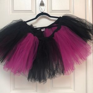 Beautifully made extra puffy TUTU black fuchsia XL